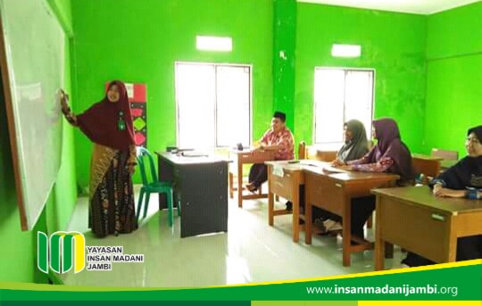 Micro teaching guru SMP Insan Madani