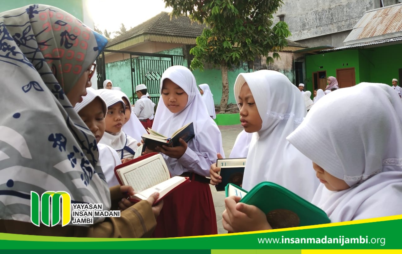 Menghafal Al-Qur'an SD Insan Madani