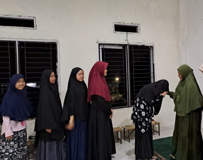 Bermaaf-maafan jelang ramadhan bersama santriwati RMPT Insan Madani